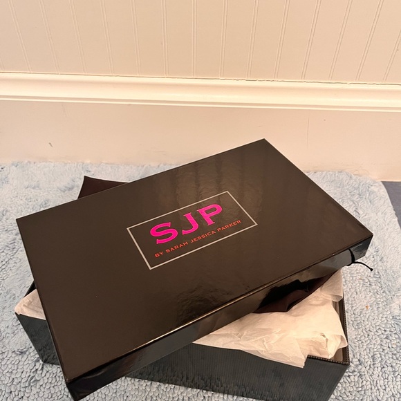 NWT SJP by Sarah Jessica Parker Carrie Heels in signature Animal Print Glitter - Picture 3 of 9